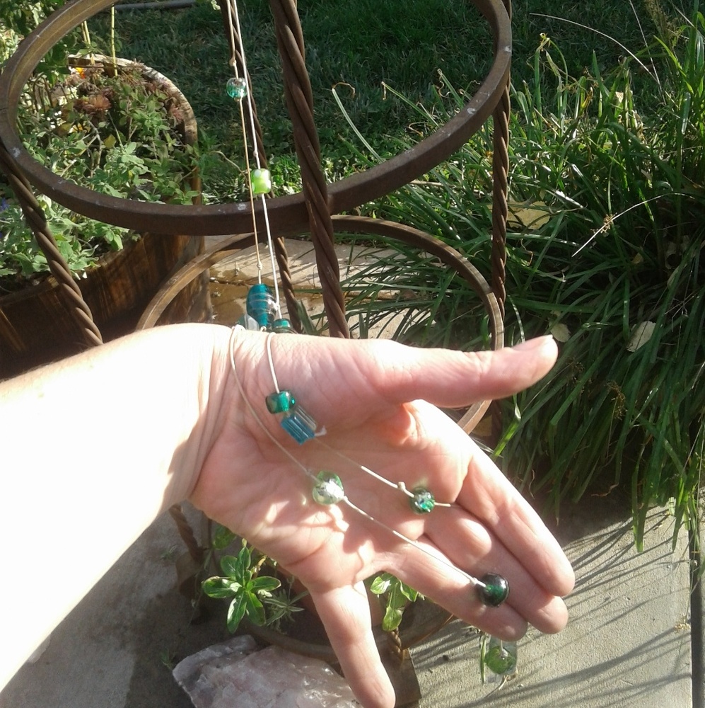 Hand-knotted Glass Bead Necklace - Picture 5 of 8